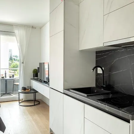 Elena Ekolu Apartament Split